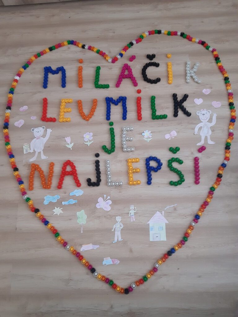 Miláčik - skladačky z vrchnákov od detí